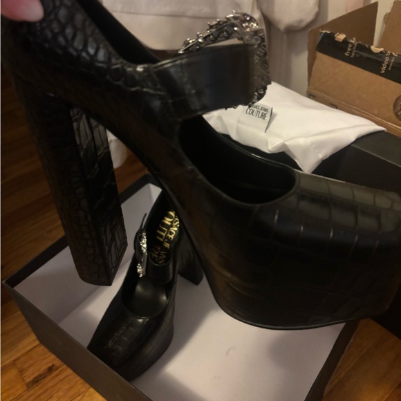 Versace Jeans Collection Black Croc-Embossed heels - Picture 8 of 12